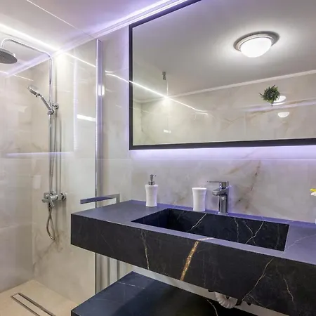 Luxury Four Season 50met From Sea